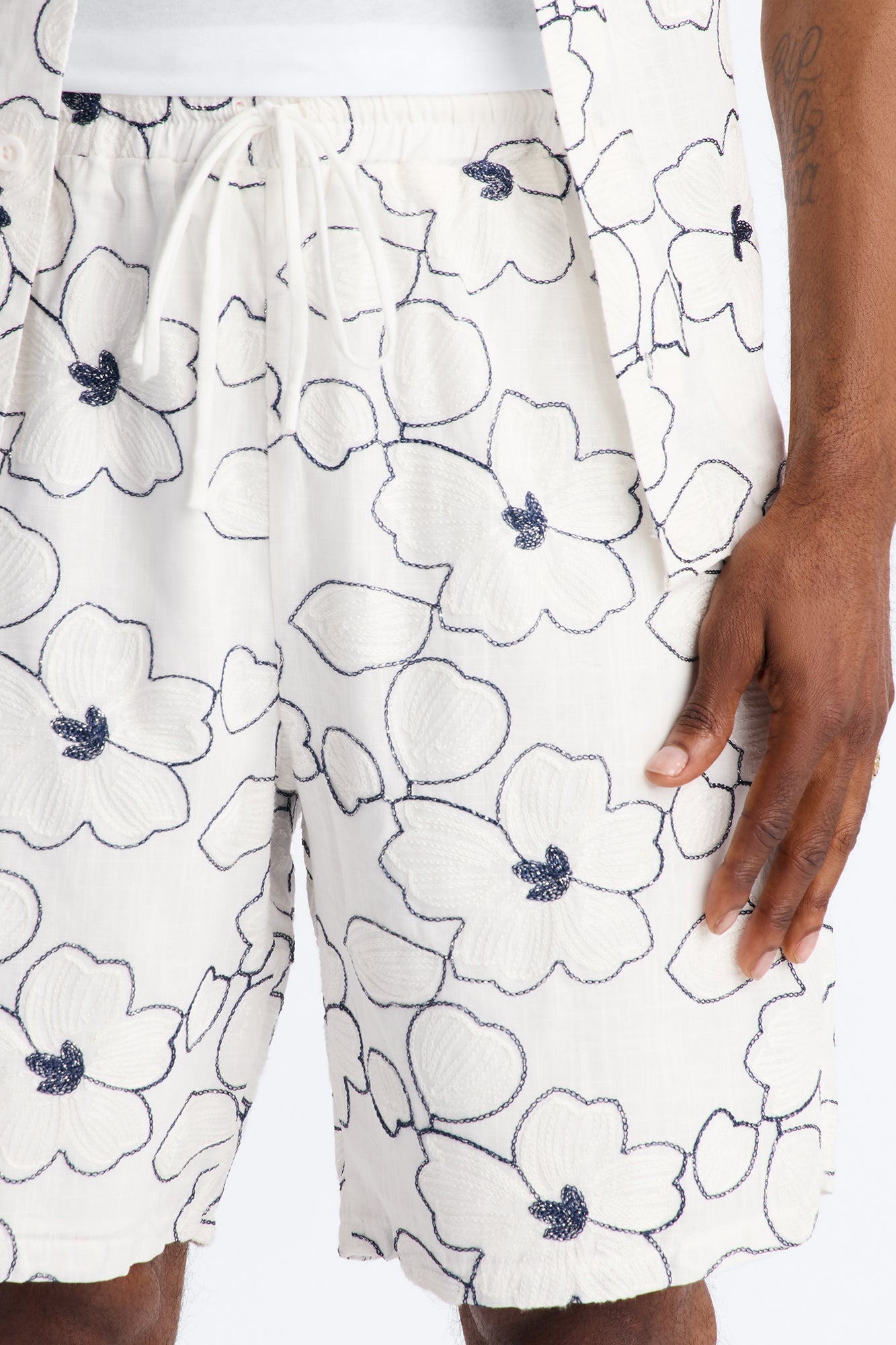Relaxed Sand Blossom Short - White/combo