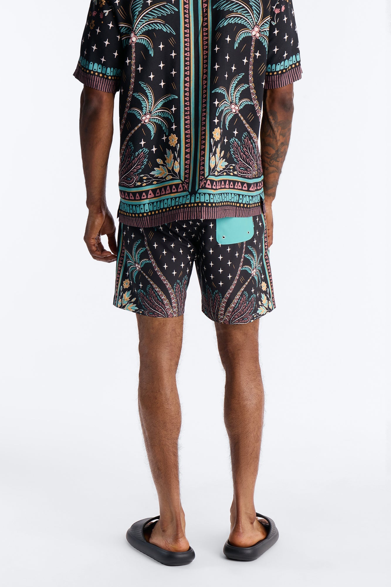 Tropical Twilight Resort Swim Trunk 7″ - Black