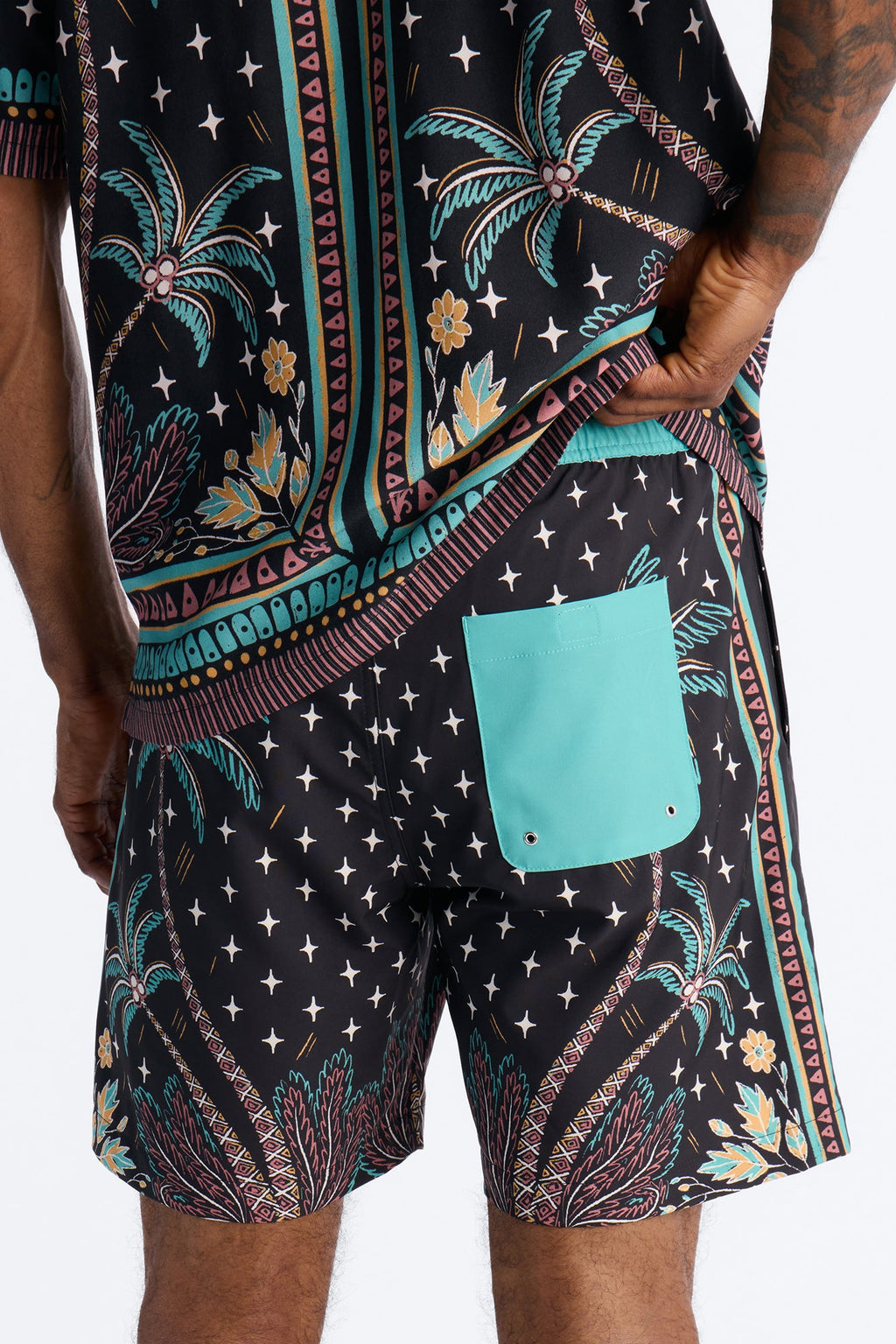 Tropical Twilight Resort Swim Trunk 7″ - Black