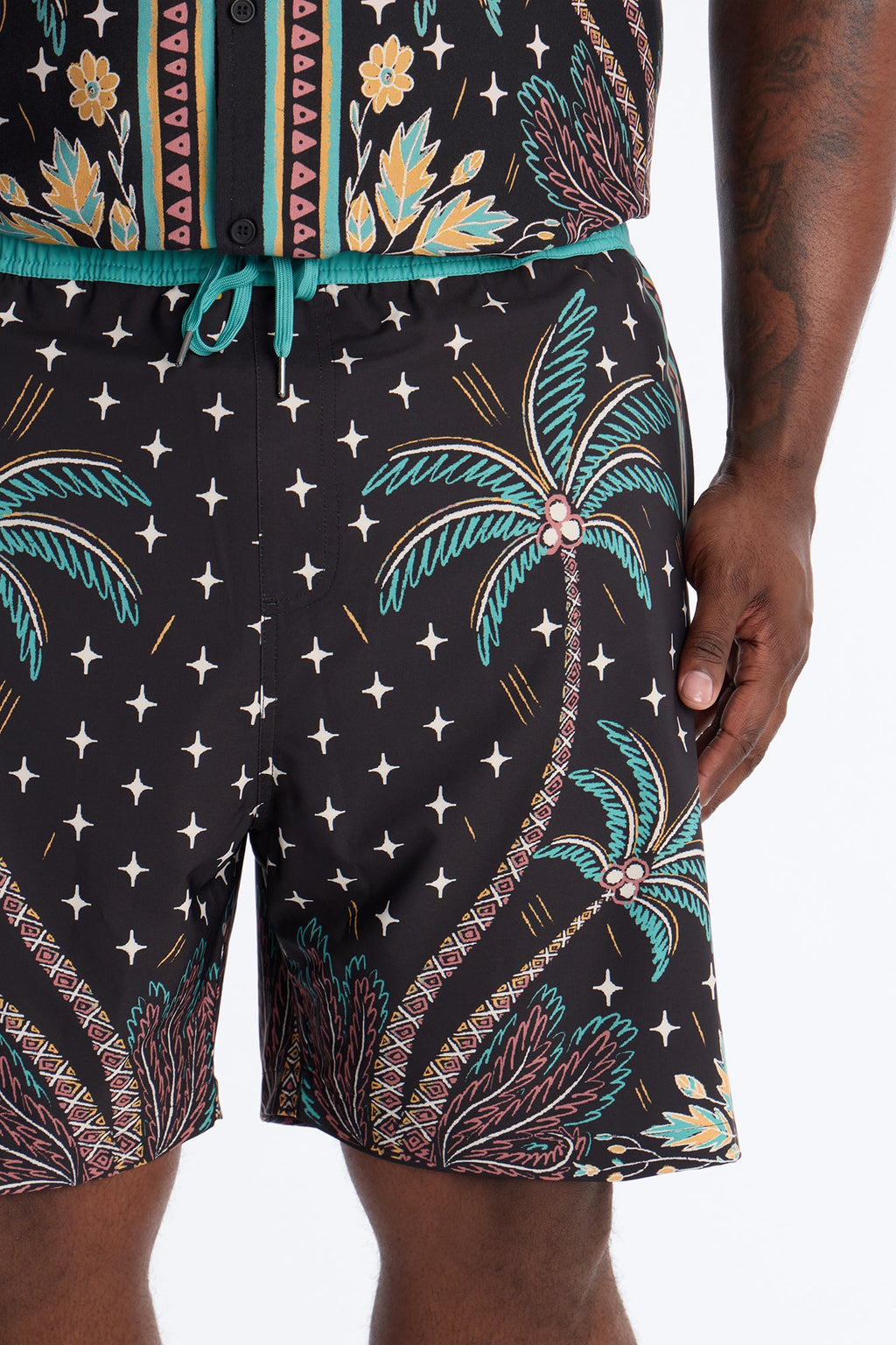 Tropical Twilight Resort Swim Trunk 7″ - Black
